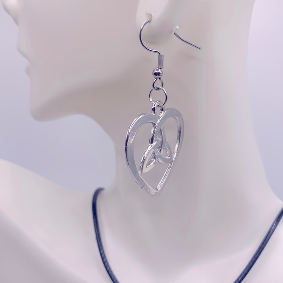 💜3 for$33 ♥️NWT Hand Crafted Celtic Knot Heart Earrings ♥️ - Picture 8 of 10